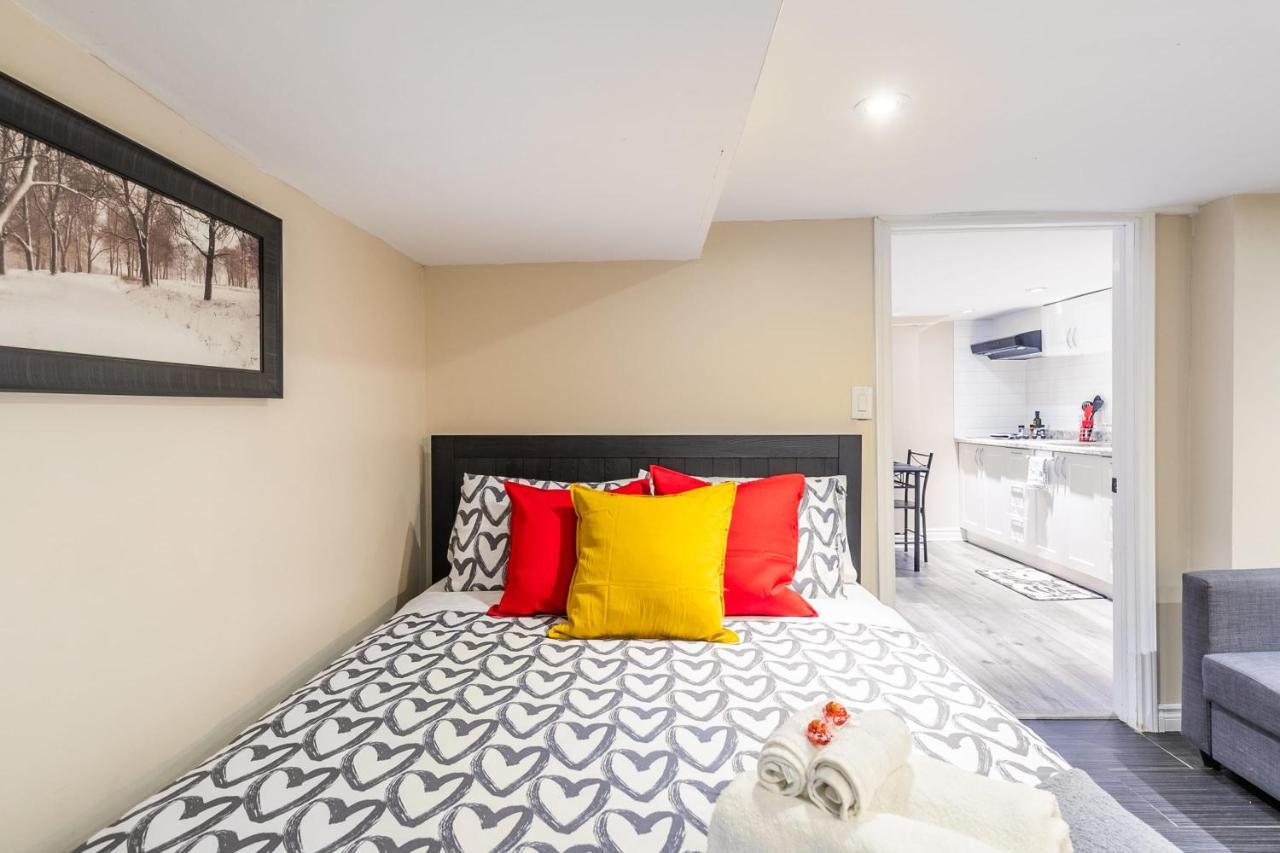 Newly Renovated - Cozy 1Br Apt With Netflix - Prime Location تورونتو المظهر الخارجي الصورة