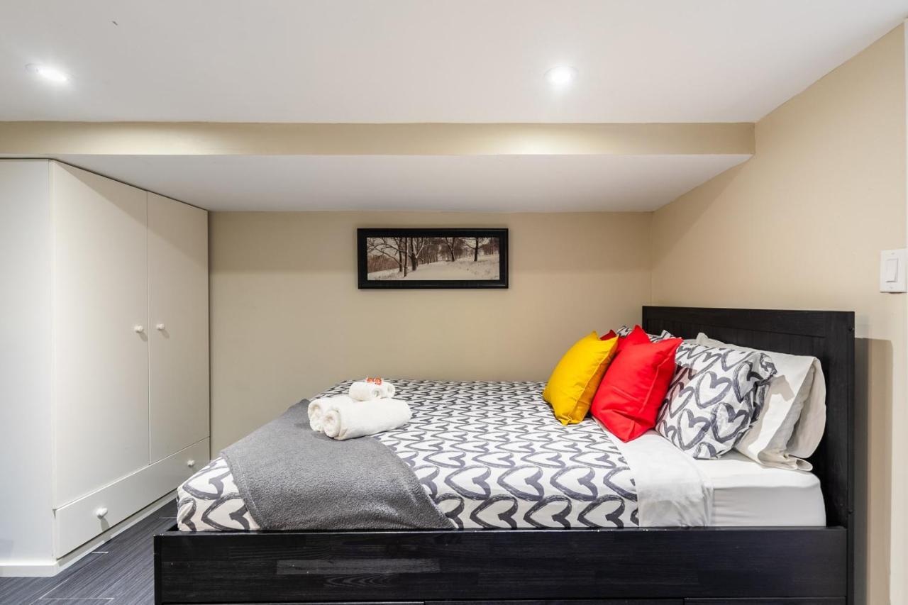 Newly Renovated - Cozy 1Br Apt With Netflix - Prime Location تورونتو المظهر الخارجي الصورة