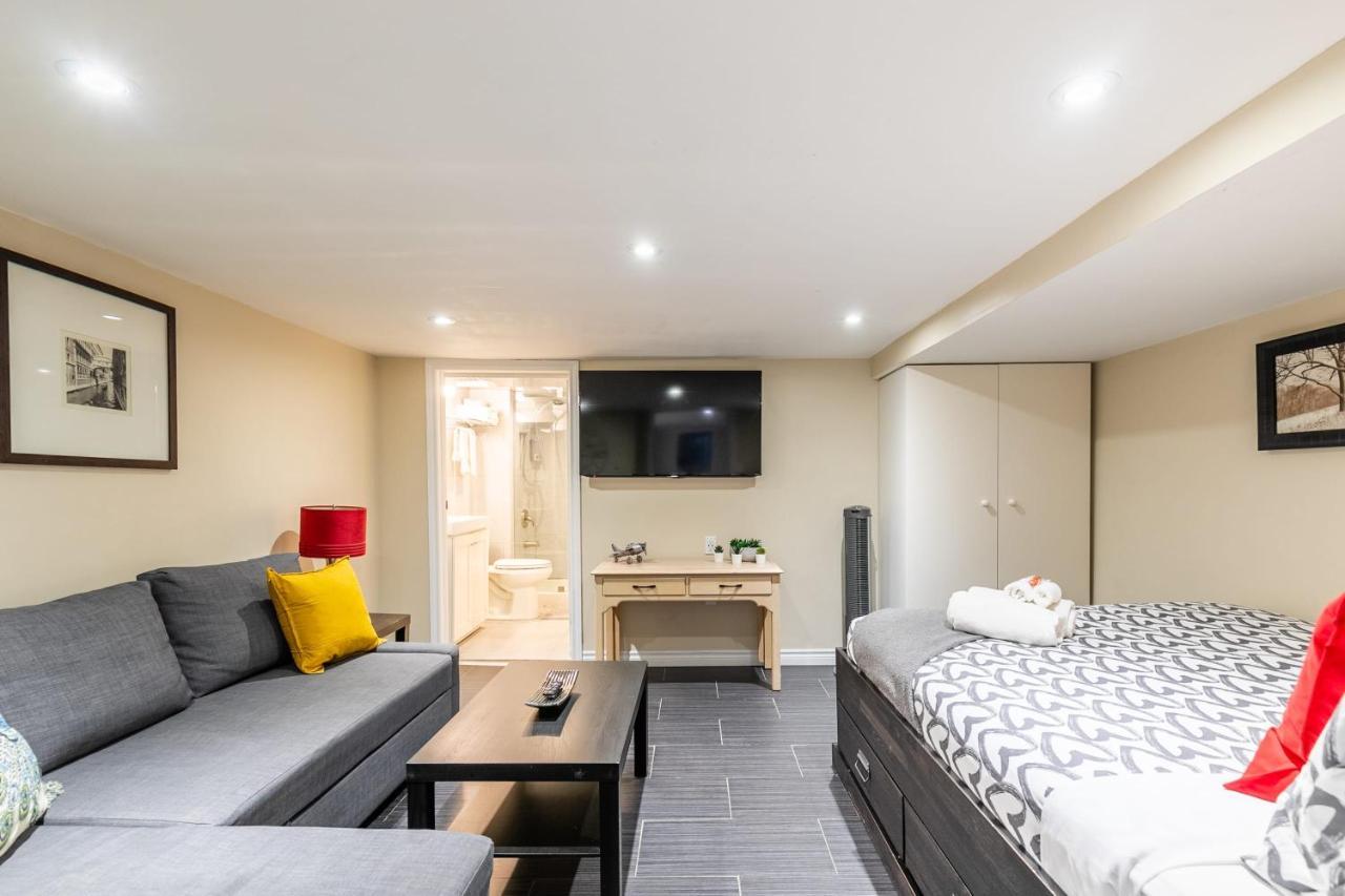 Newly Renovated - Cozy 1Br Apt With Netflix - Prime Location تورونتو المظهر الخارجي الصورة